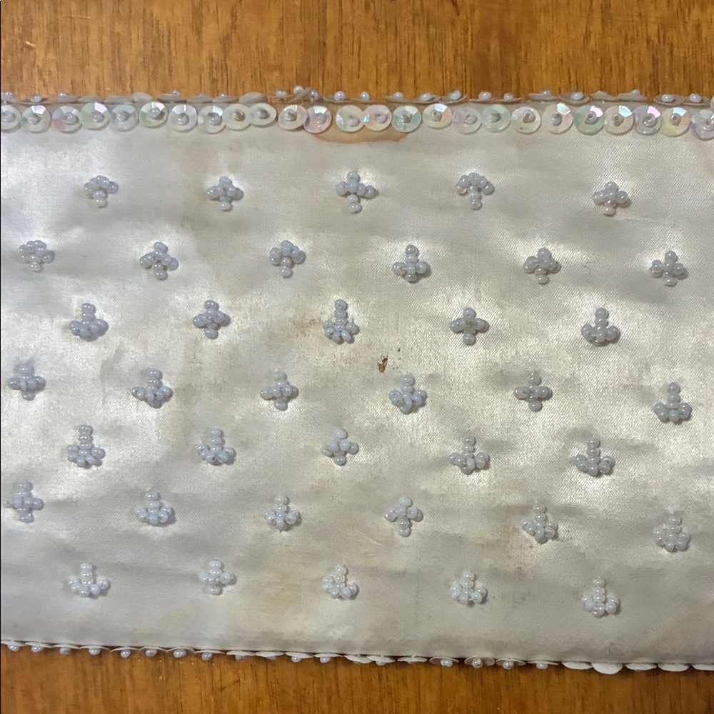 Elegant White Beaded Clutch - Picture 3 of 7